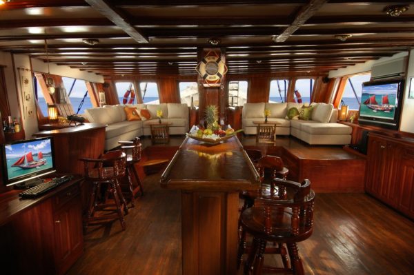 The saloon on the Phinisi