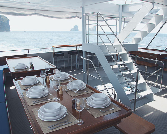 Dive Race dining area