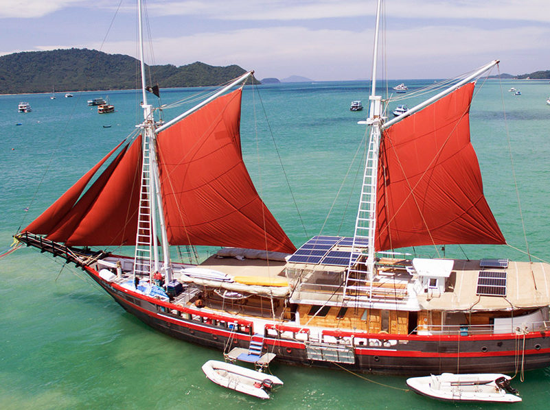 Phinisi liveaboard