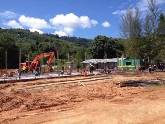 digger and workers at sweetlips pool building site
